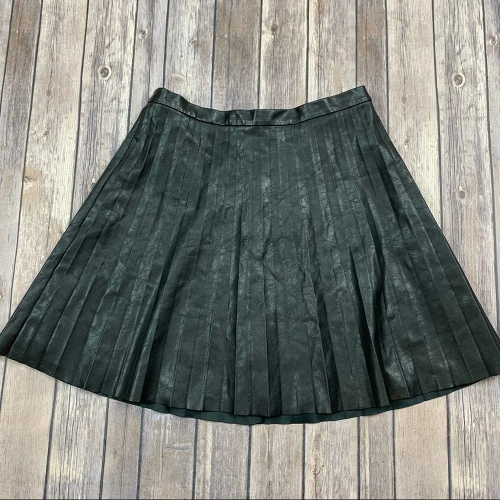 ⭕️sold⭕️J. Crew faux leather pleated mini skirt - Picture 2 of 7